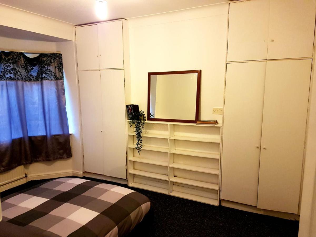 Bed and Breakfast Budget House In Gants Hill Ілфорд Екстер'єр фото
