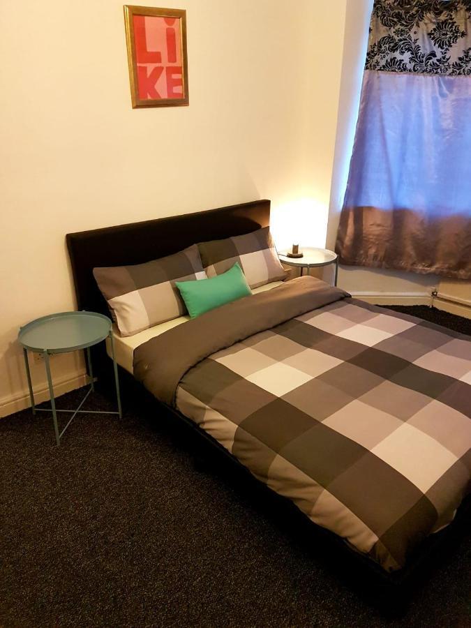 Bed and Breakfast Budget House In Gants Hill Ілфорд Екстер'єр фото