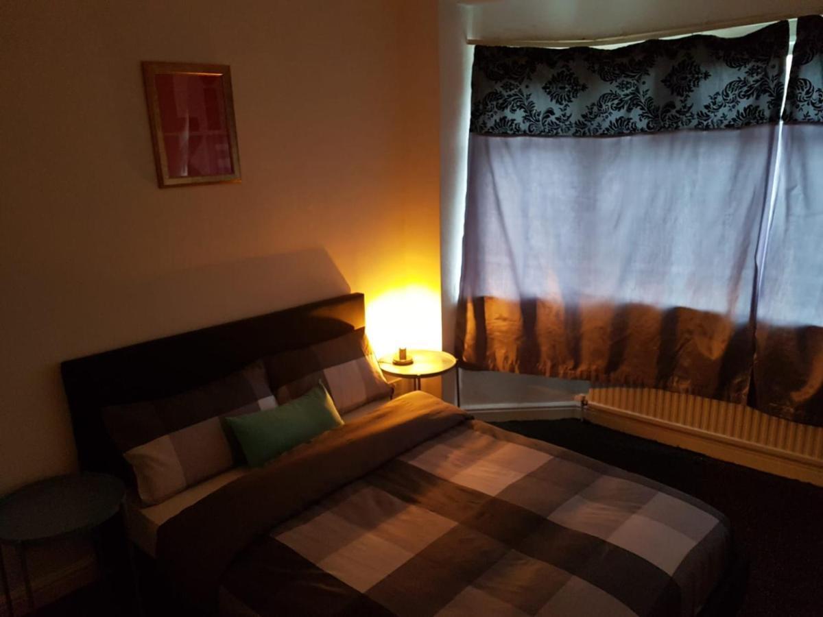 Bed and Breakfast Budget House In Gants Hill Ілфорд Екстер'єр фото
